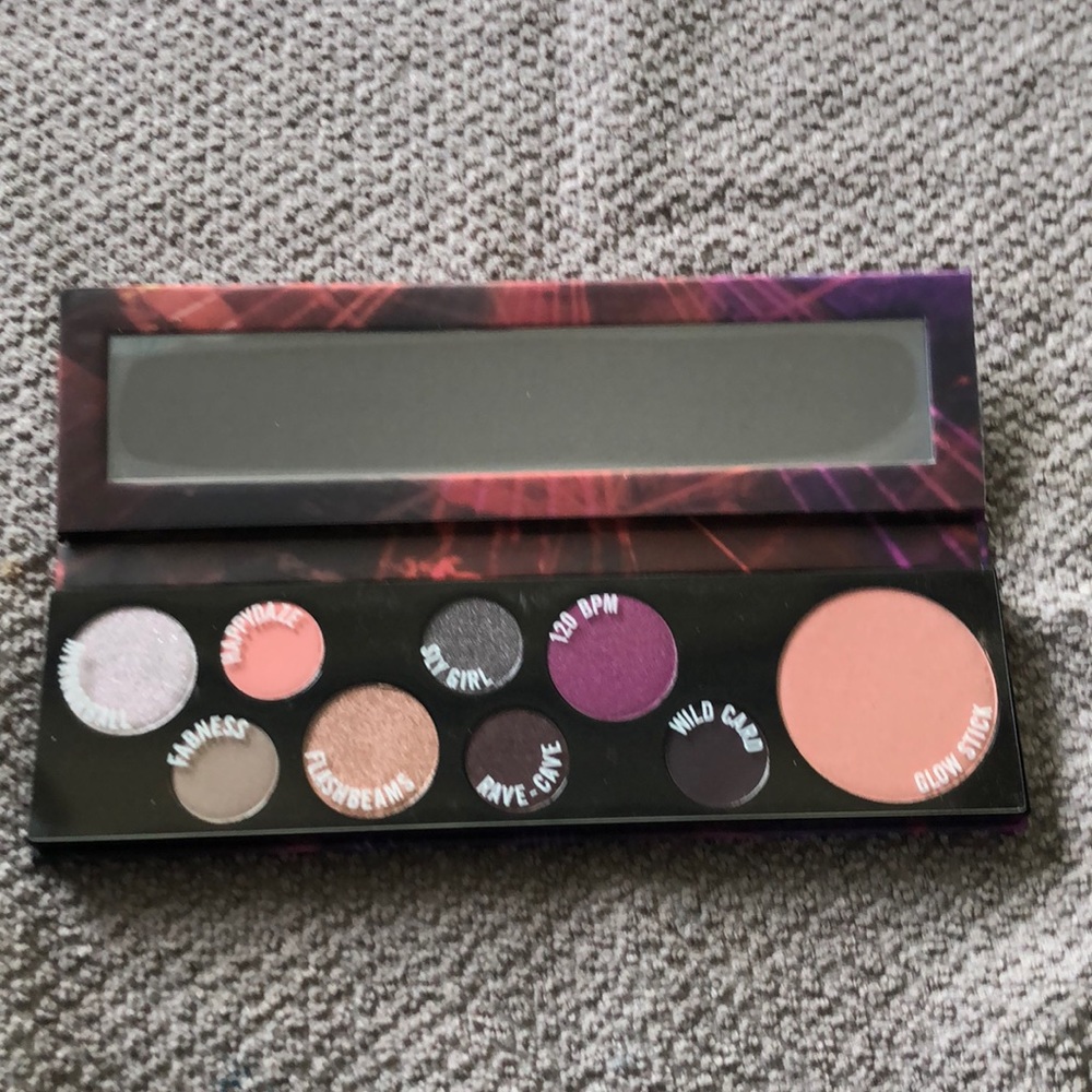 MAC Raver Girl eyeshadow palette NWT